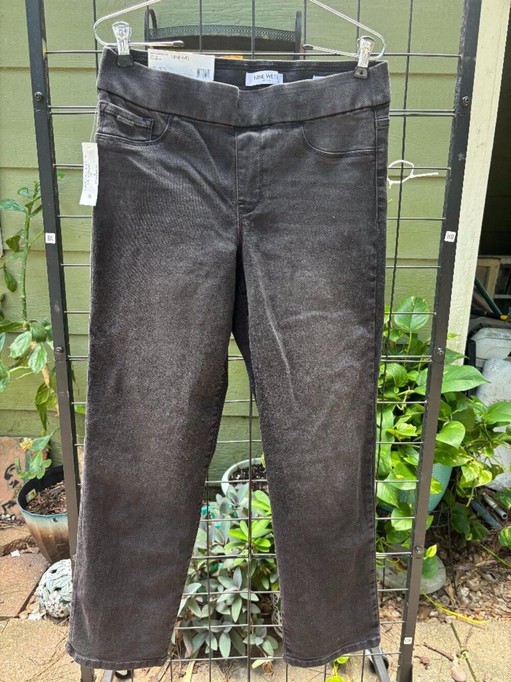 NWT Ladies Sz 8 Black Jeans